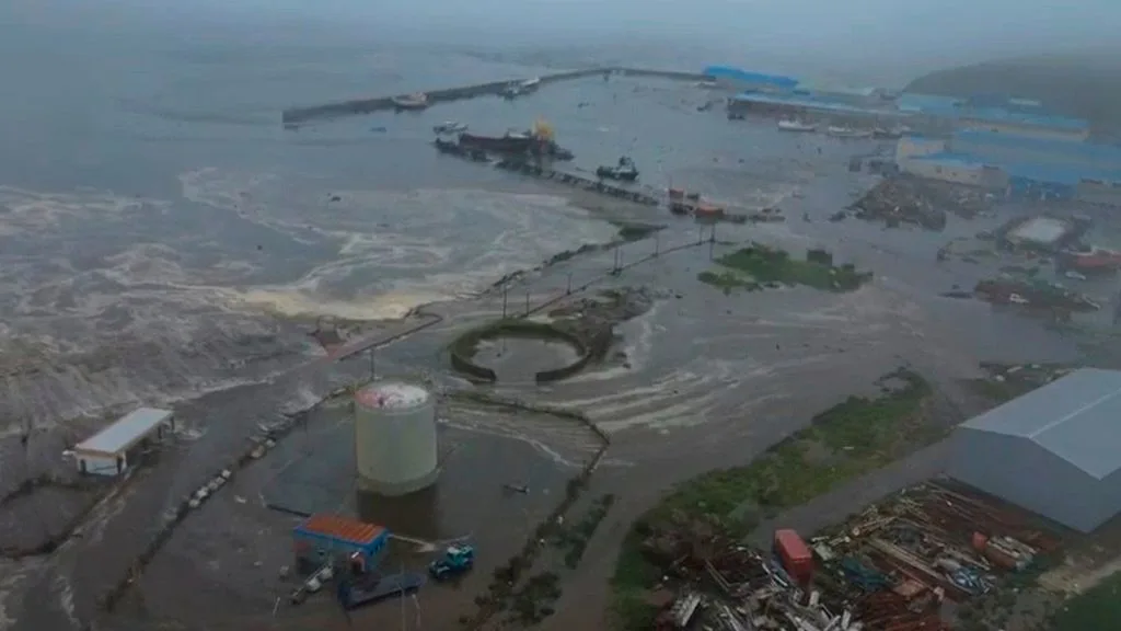 Tsunami Warning Grips Pacific After Russia Quake